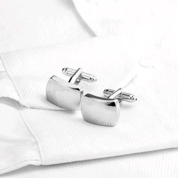 Queen2KeepUp Boutique Other - Men's Smooth Silver Design Cufflinks